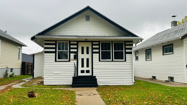 Building Photo - 417 N Kline St