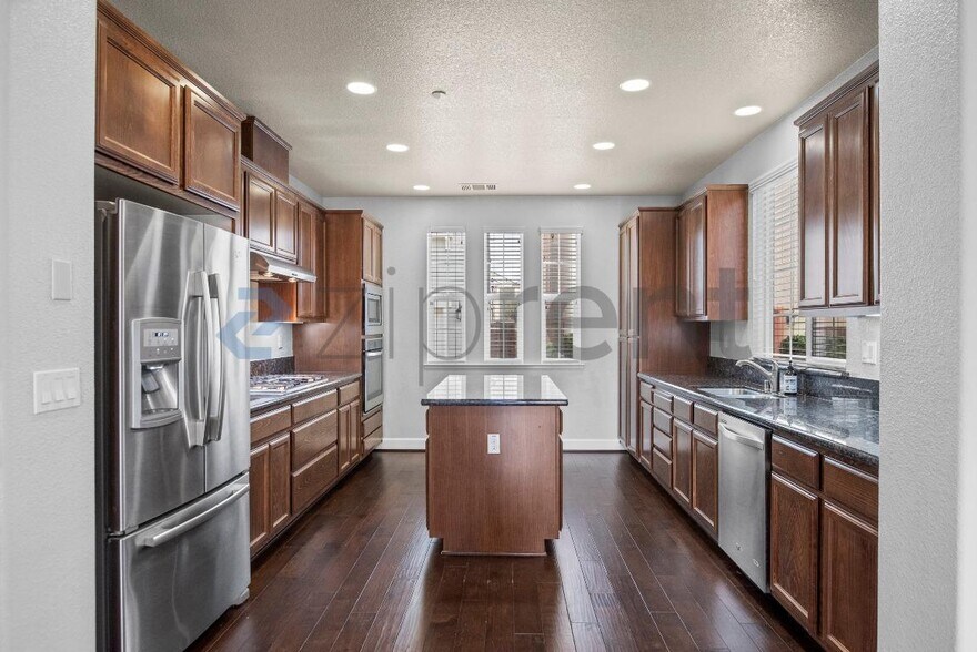 Building Photo - 328 Selby Lane