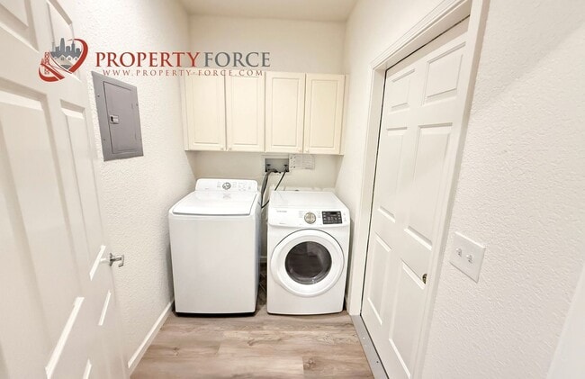 Building Photo - Updated 1,510 Sq Ft Belmont Condo Near Cal...