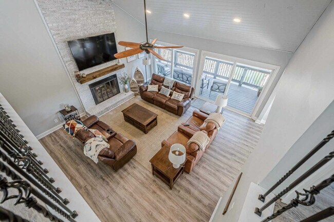 Building Photo - 117 Lakeview Cir