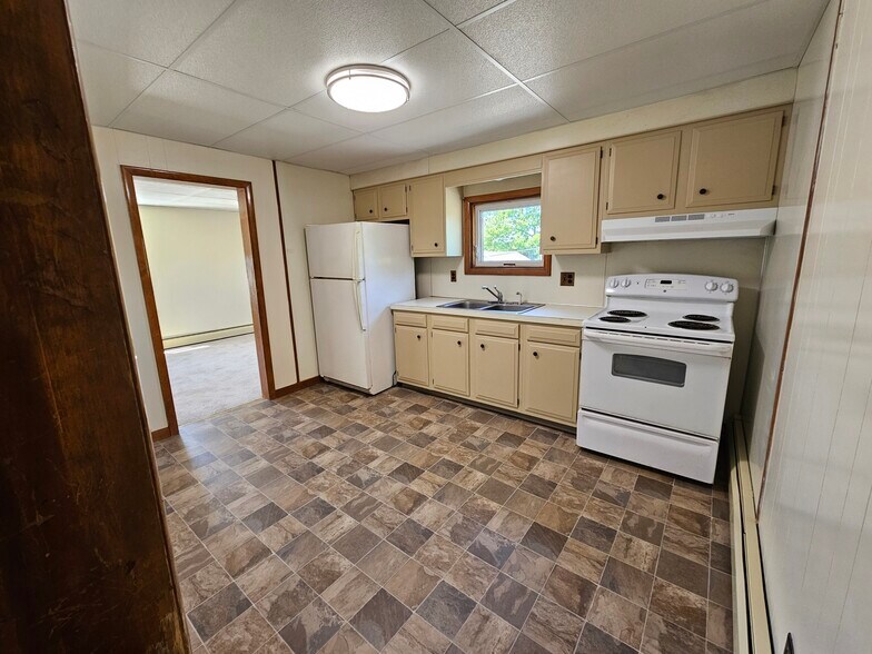 Kitchen - 140 W Utica St