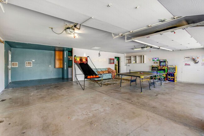 Building Photo - 1800 Burgundy Dr