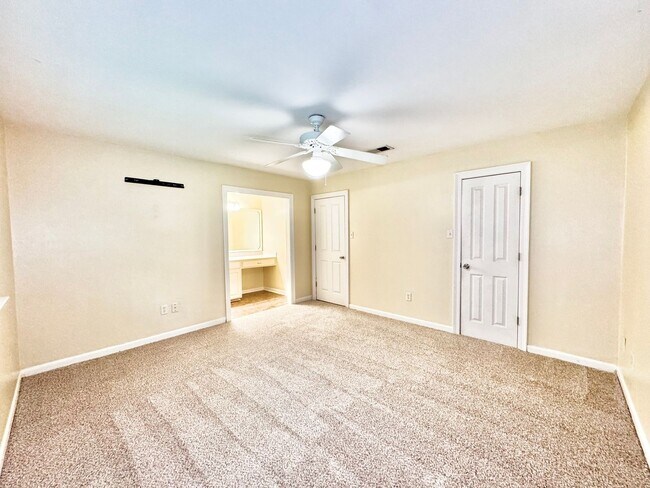 Building Photo - 1323 Tamari Dr