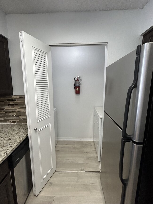 Building Photo - 1055 S Hiawassee Rd