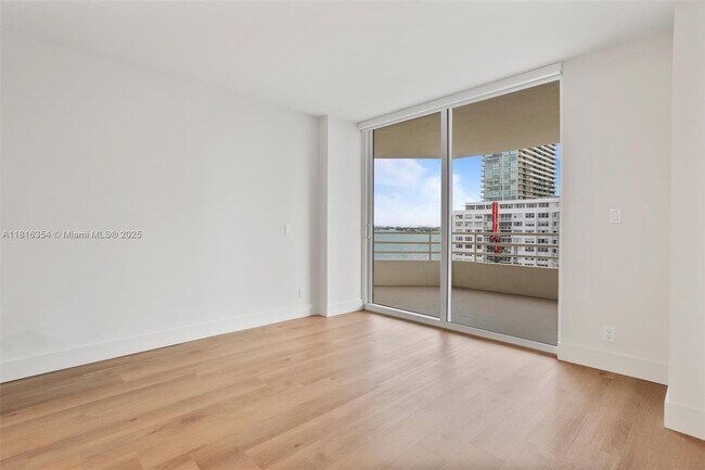 Building Photo - 555 NE 34th St