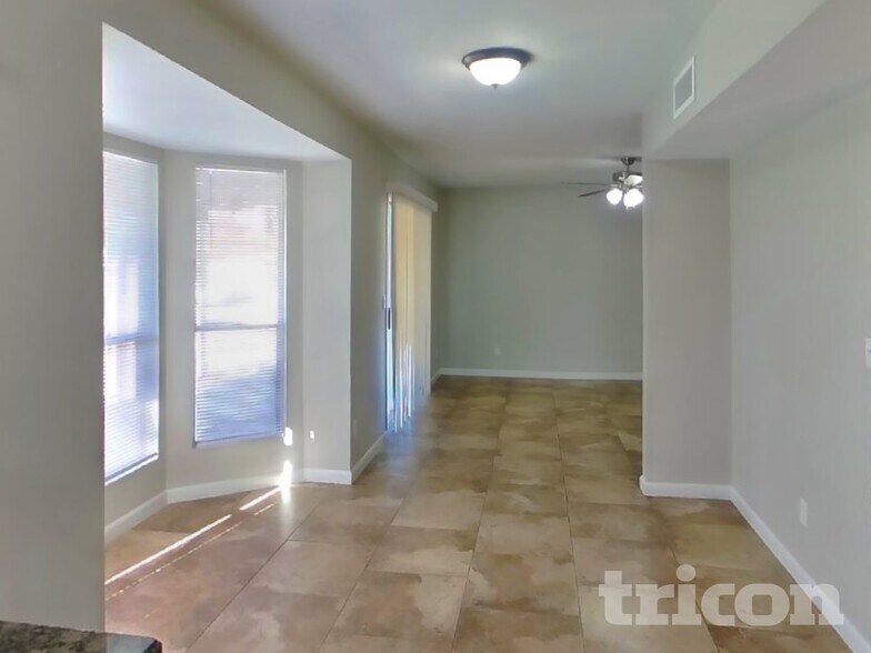 Building Photo - 6317 W Desert Hills Dr