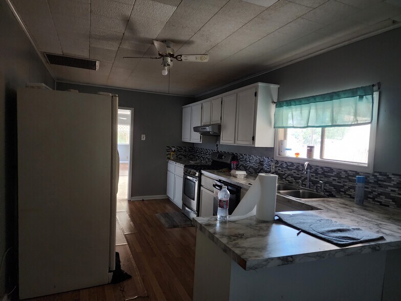 Kitchen - 1108 S Crocker St