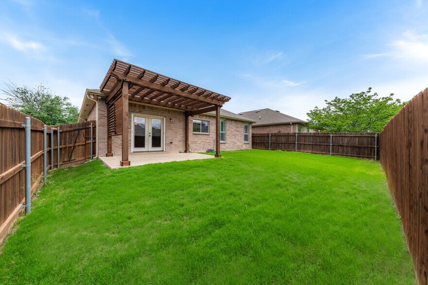 Building Photo - 5708 Sapphire Pool Trl
