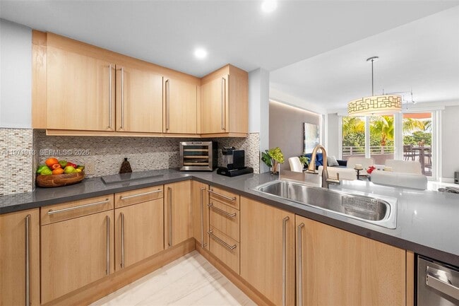 Building Photo - 226 Ocean Dr