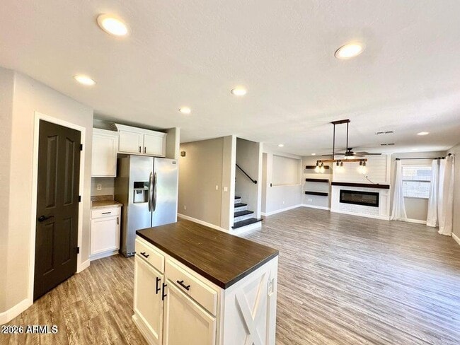 Building Photo - 11569 W Cinnabar Ave