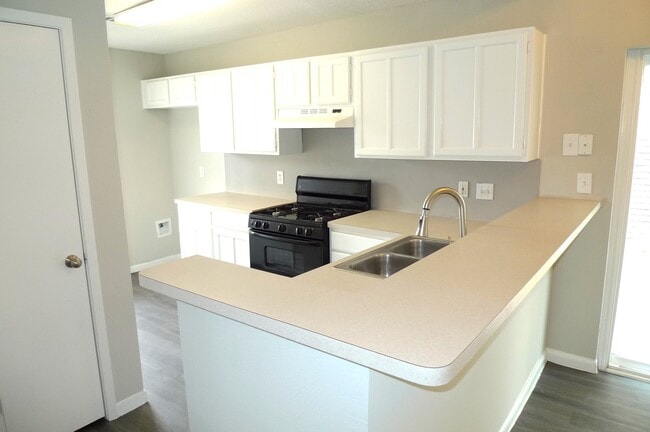 Building Photo - 5530 Santrey Dr