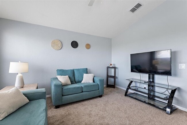 Building Photo - 546 Windsor Pl