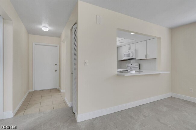 Building Photo - 1628 Orchid Blvd