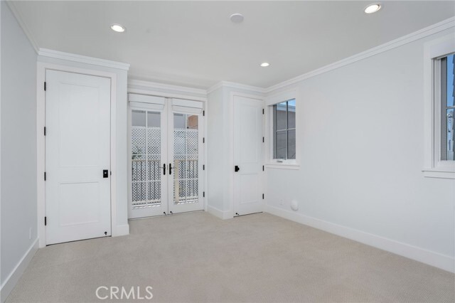 Building Photo - 328 28th St