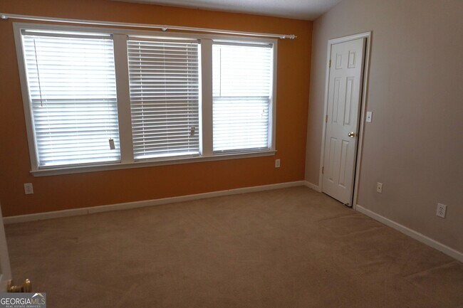 Building Photo - 71 Highoak Dr