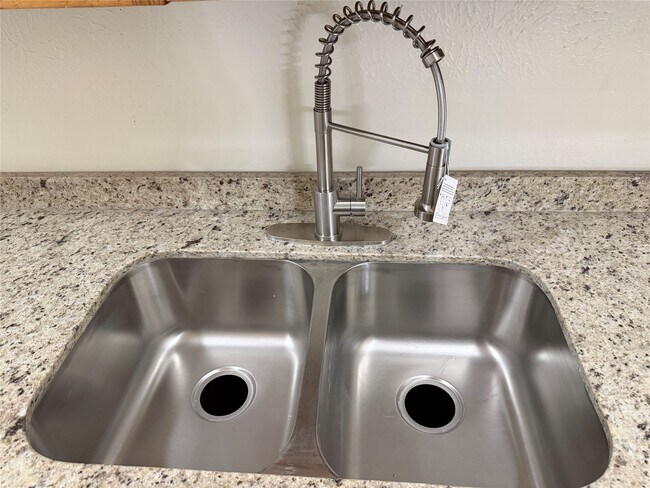 Building Photo - 4915 Porter Ridge Dr