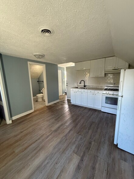 Building Photo - 825 Grand Ave