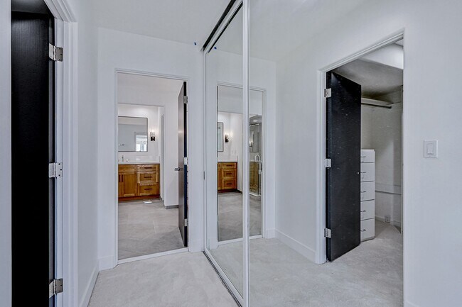 Building Photo - Beautifully Remodeled, 4BR4.5BA Hill Section Home w/ Amazing Panoramic Ocean Views, 3 Decks, Atri...