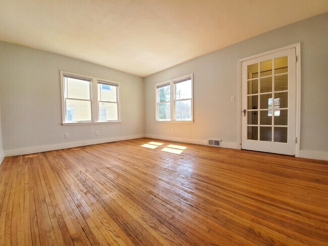 Building Photo - 707 7th St NW