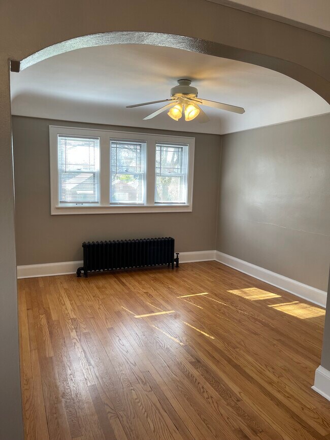 Cozy living room - 3028 S 47th St