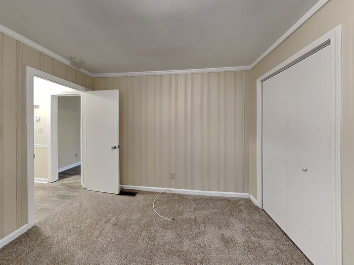 Building Photo - 760 Woodvalley Rd SW
