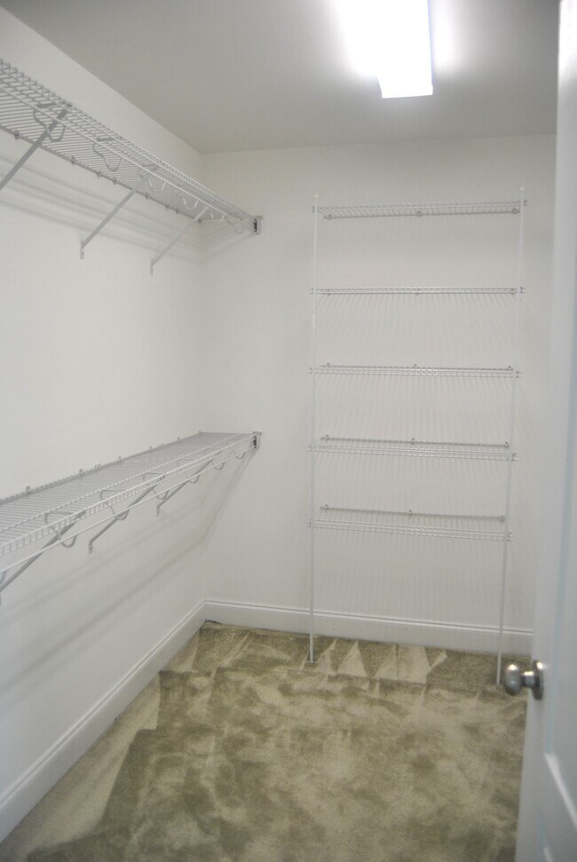 Building Photo - 5797 Highland Grove Dr