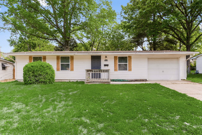 Building Photo - Freshly Renovated Ranch Style Home!!