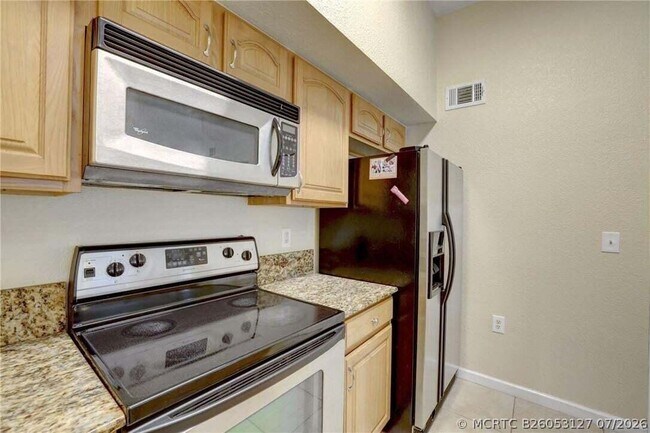 Building Photo - 231 SW Palm Dr