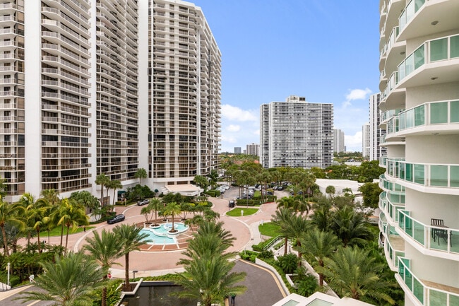 Building Photo - 20201 E Country Club Dr