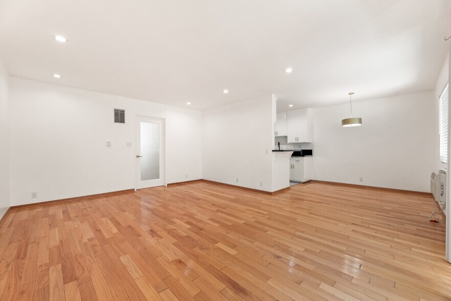 Building Photo - 1608 S Bentley Ave