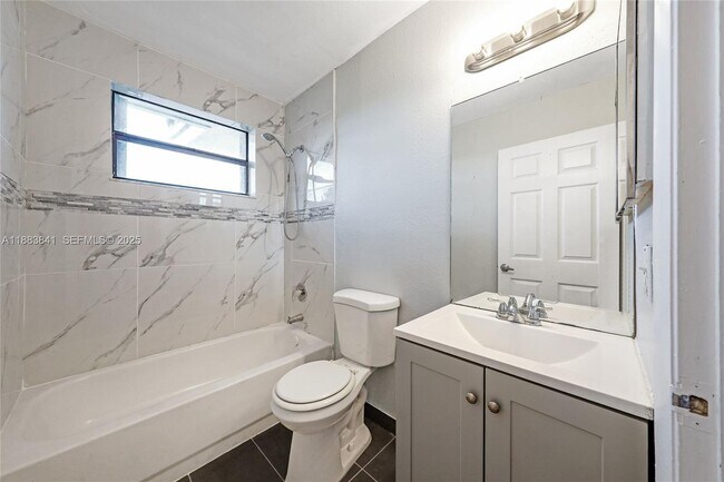 Building Photo - 3208 San Remo Cir