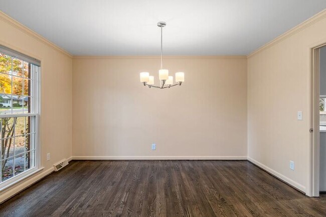 Building Photo - NW, Updated, Wood Floors, SS Appl., Den, Dining Roon, Sun Room, Finished Basement, Fenced!