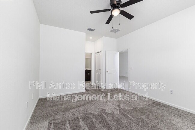 Building Photo - 1121 Deepwater Cir