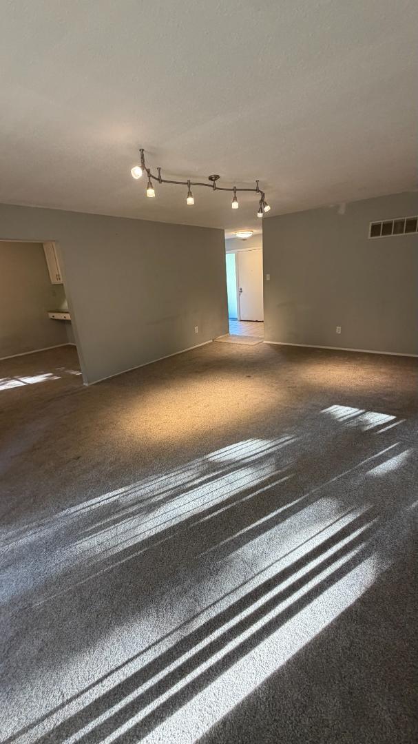 Building Photo - 252 Glandore Dr