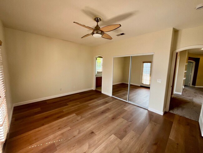 Building Photo - Carlsbad 4 bedroom Stunner on Cul-de-sac w...