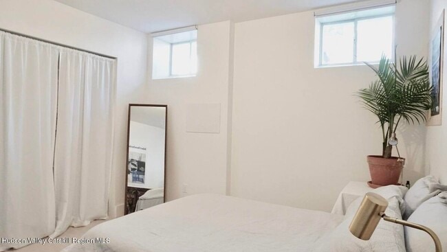 Building Photo - 524 State St