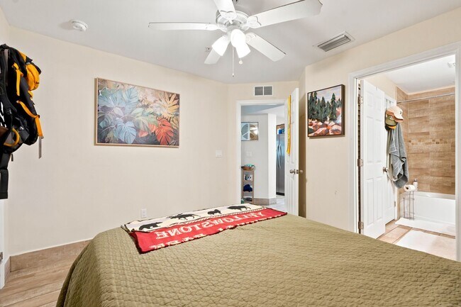 Building Photo - 8642 Mallard Reserve Dr
