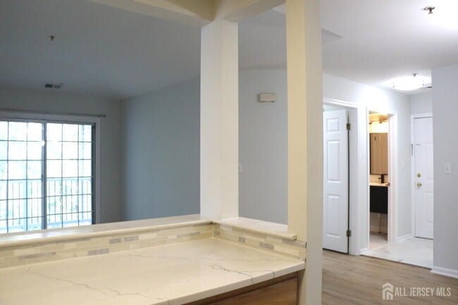 Building Photo - 732 Waterford Dr