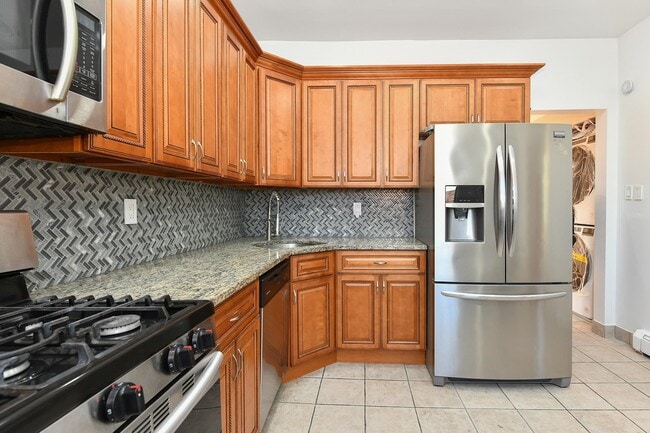 Building Photo - 1402 8TH St