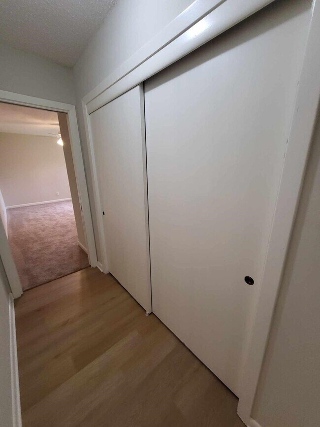 Building Photo - 706 Maple St