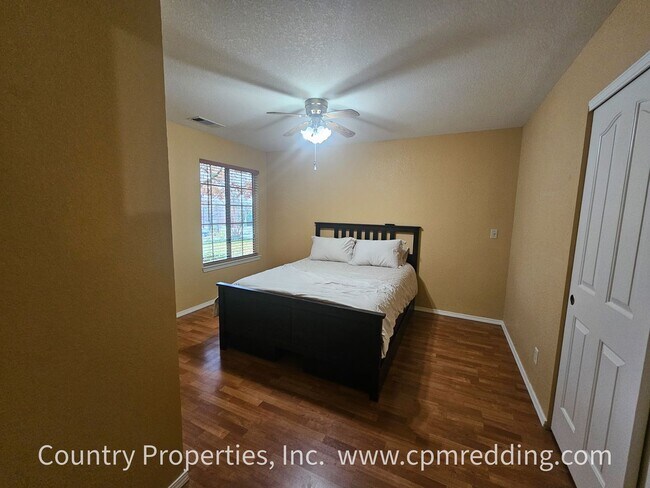Building Photo - Spacious 4-Bedroom Home in Mary Lake Neighborhood Available January 15th!