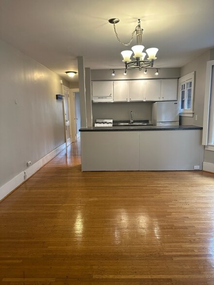 Building Photo - 37 Vick Park B