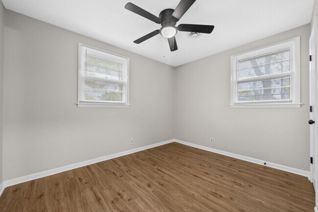 Building Photo - 125 Tandy Dr