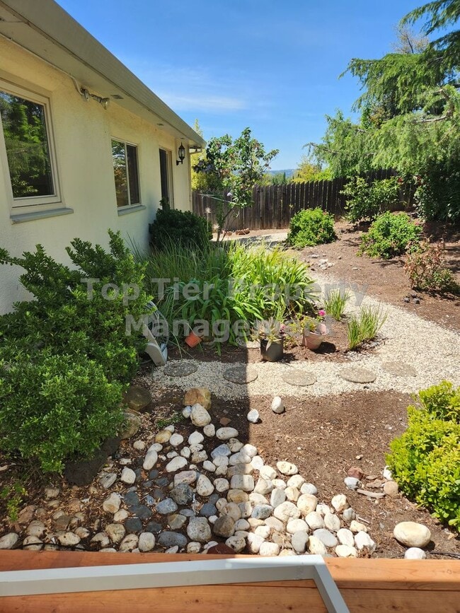 Building Photo - Charming 3 Bed, 2 Bath, 1,888 sqft House in Downtown Concord - Available 3/14 for lease!