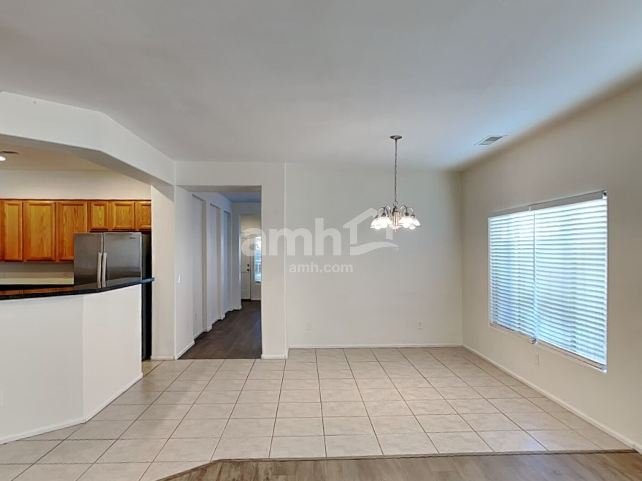 Building Photo - 10363 E Juanita Ave