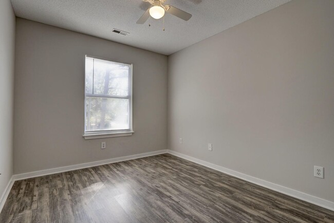 Building Photo - 144 Charter Dr