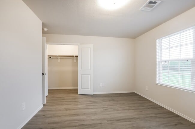 Building Photo - 2650 Bouvardia Wy