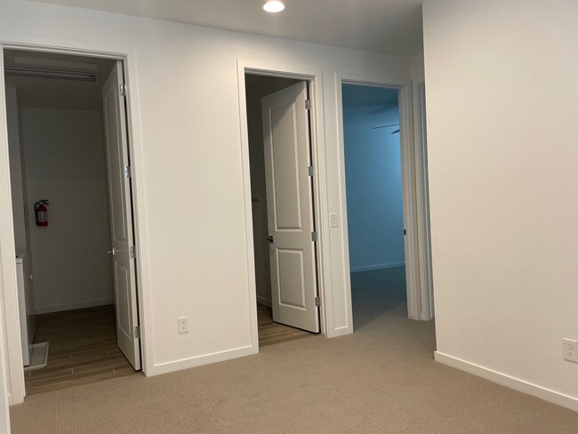 Building Photo - 901 S Smith Rd