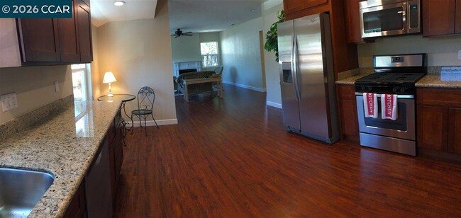 Building Photo - 1448 Rosal Ln