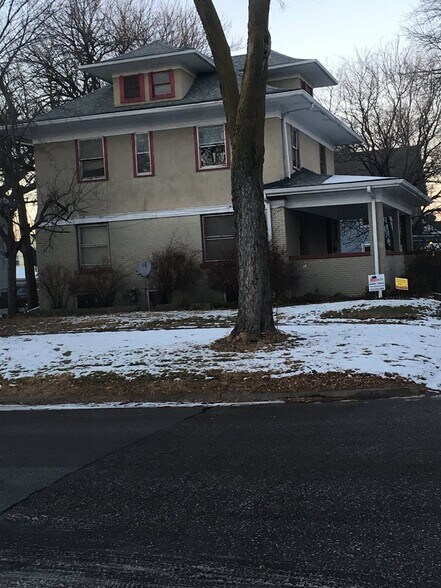 Side yard, showing the large porch - 1545 S 13th St